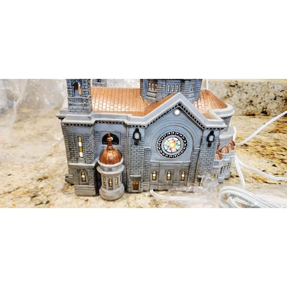 DEPT 56 HISTORICAL LANDMARK SERIES CATHEDRAL OF SAINT PAUL WITH COPPER ROOF